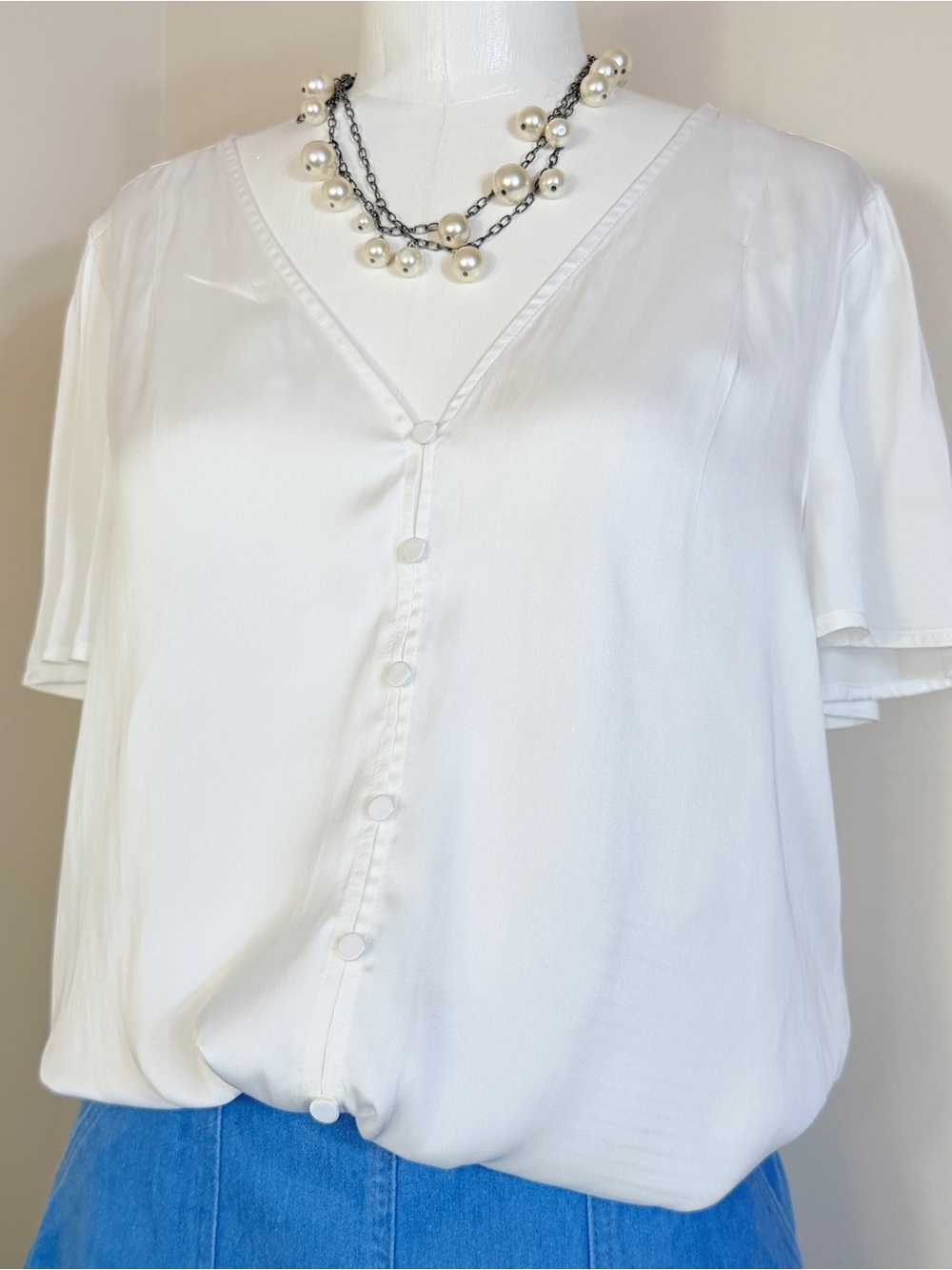 🏷️NWT PAIGE White Blouse Short Sleeve Satin Button Down V-Neck